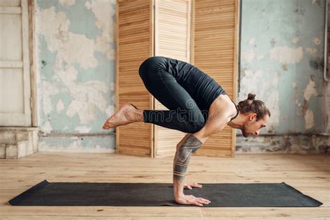 Yoga Standing On Hands Balance And Press Training Stock Image Image