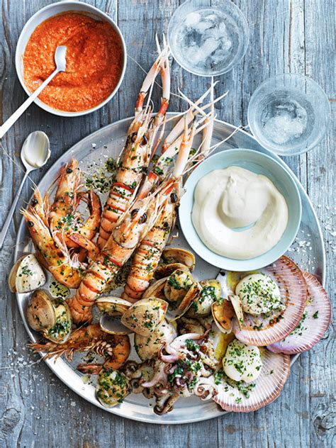 We guarantee these easy seafood recipes will please the whole family. Christmas Seafood Ideas / Christmas Eve Seafood Buffet ...