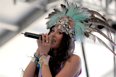 Sfs Outside Lands Fest Bans Native American Headdresses The Mary Sue