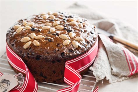 Oct 20, 2020 · modified: Easy Christmas Cake Recipe - Taste.com.au