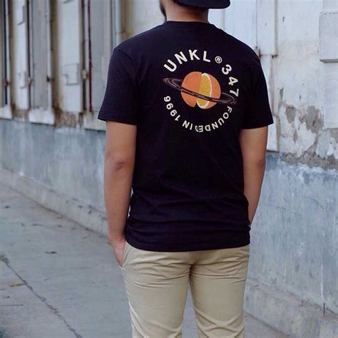 Our client @ipriatna receive the perfect design for contest desain baju seragam khusus hari jumat untuk para bod with budget. 15 Merek Clothing Distro Lokal Indonesia yang Koleksinya ...