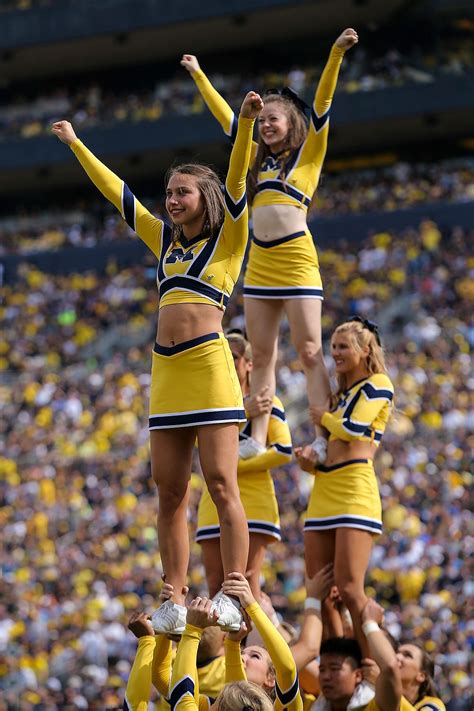 Hear Their Cheers See The College Football Cheerleaders For The 2015