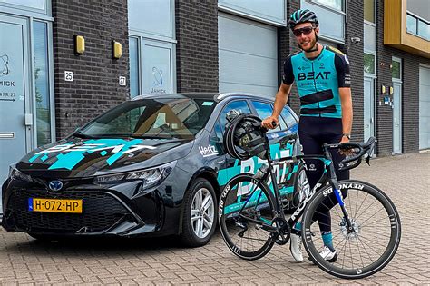 Zijn nieuwste stuur abb (aero breakaway bar) is daar een bewijs van: Jan-Willem van Schip over trainen, banden en sneller ...