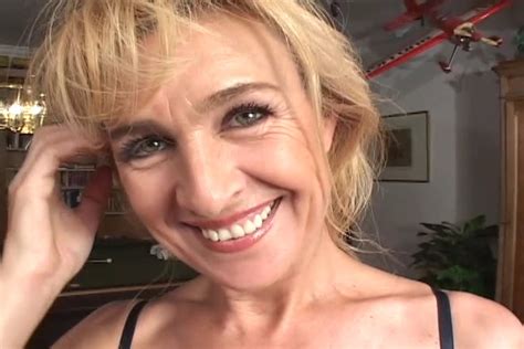 Bourgeoise de 52ans Enculée chez elle Vidéo porno Vporno tv