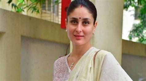 Mom To Be Kareena Kapoor Flaunts Her 8 Months Pregnancy Glow In Latest Photo