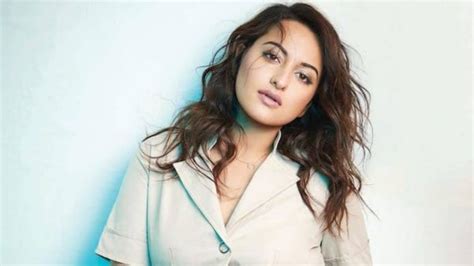 Sonakshi Sinha Proves She Is A Style Icon As She Makes Fans Go Wild See Pic Iwmbuzz