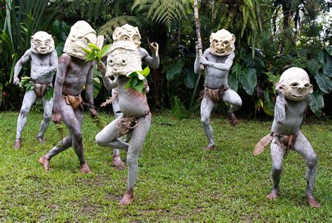 Mud Men Of Papua New Guinea Tribesman Reveal Centuries Old Tradition