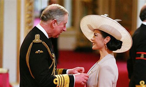 Catherine Zeta Jones Describes The Moment She Received Cbe From Prince Charles Daily Mail Online