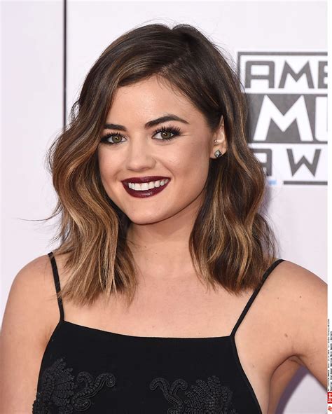 Best solution is to upgrade your browser ( we like google chrome ). Le carré wavy de Lucy Hale | Coiffure, Photo coiffure ...