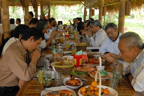 Ide 40 Gambar Orang Makan