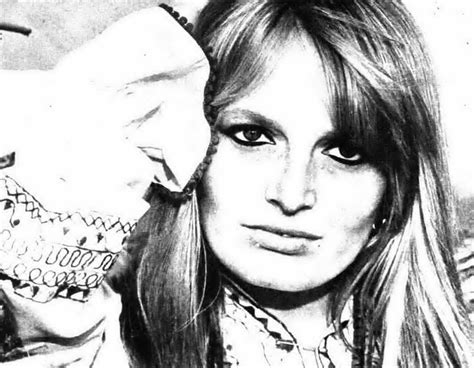 Sposa giancarlo riccio il 20 giugno del 1967. Frasi di Gabriella Ferri | Citazioni e frasi celebri