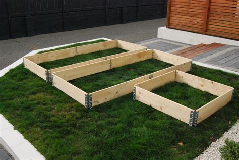 The centre section provides spare timber as needed (see step 13.) 8. Raised Garden Beds | modular stackable planter boxes | USA ...