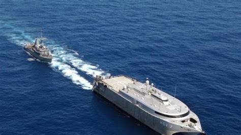 U S Navy High Speed Vessel Swift Hsv 2 Over South China Sea Youtube
