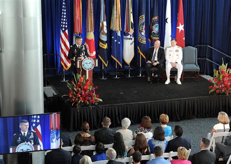 Lt Gen Flynn Retires From Dia 33 Year Army Career Defense