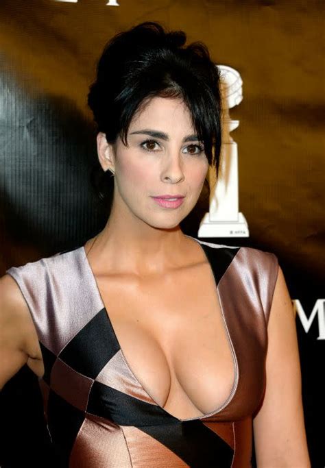 Sarah Silverman Rocked Major Cleavage And Sexted Her Boyfriend About It