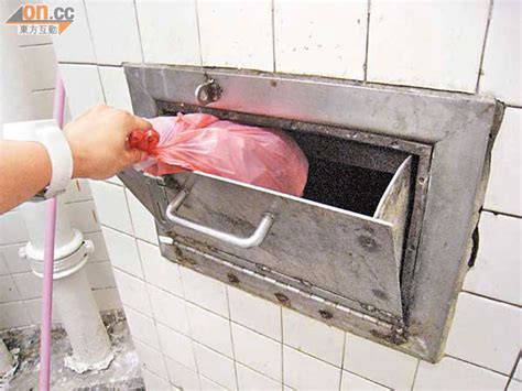 Nghe bài hát rác rưởi chớ phiền ta / 垃圾别烦我 chất lượng cao 320 kbps lossless miễn phí. 垃圾槽噪音 房署遲改善 - 東方日報