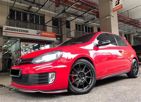 With firm control, the golf gti can stay level in corners and help maintain grip while managing to provide a smooth ride. Volkswagen Golf GTI Mk6 Red WedsSport TC-105X | Wheel Front