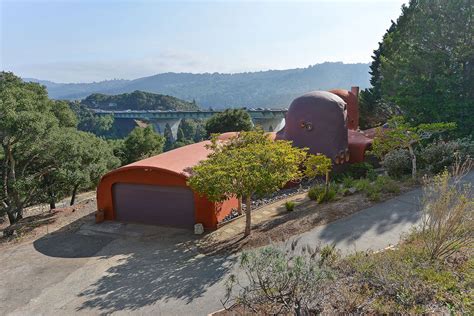 No One Wants To Buy This Bizzare Flintstones House Business Insider