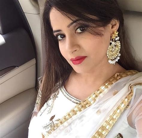 Miss Pooja Family Contact Number Affairs Friends Latest Updates More Details