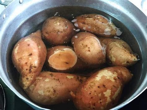 Berdasarkan american egg board, sebutir telur berukuran menurut usda, sebutir poach egg memiliki k72 kalori, namun sebutir telur rebus memiliki 78 kalori. Langkah dan Resepi Lengkap Untuk Membuat Kuah Mee Rebus ...