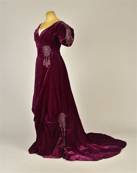 lot 409 worth beaded velvet gown c 1898 whitakerauction historical dresses vintage gowns