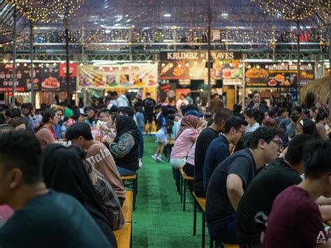 Geylang Serai Ramadan Bazaar 2023 Food Drinks Desserts Shopping And More Cna Lifestyle
