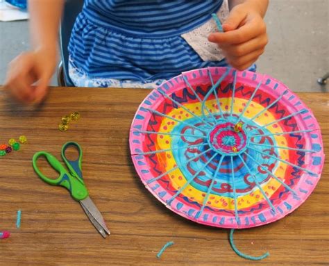 Cassie Stephens: In the Art Room: Circle Loom Weaving with Second Grade