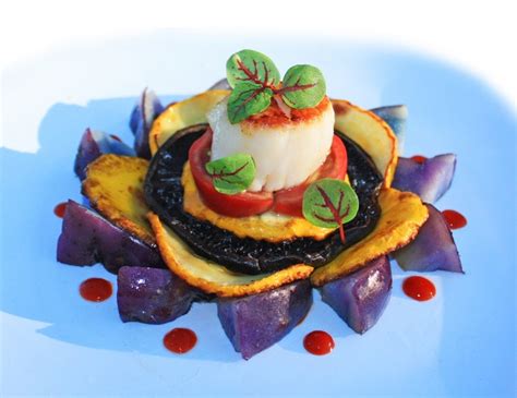 While the greens are layered under the raw vegetables to tie the presentation of the plate together, the greens can also be eaten with whatever dip is served with the other vegetables. food plate presentation - Google Search | Plate ...