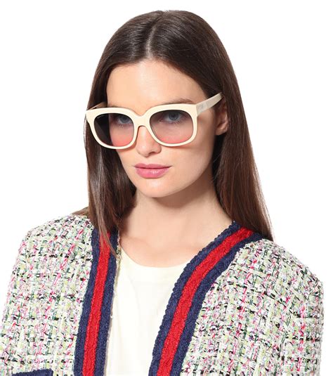There's not a single english person who is not familiar with the living legend. Gucci Elton John Square Sunglasses in Beige (Natural) - Lyst