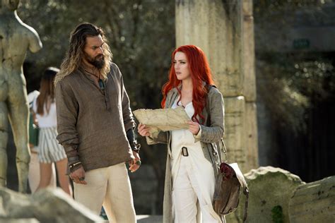 Aquaman Poster Finds Jason Momoa Hanging With The Fishes Collider