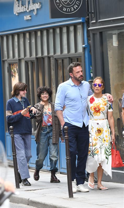 Jlo And Ben Affleck S Teens Emme 14 And Seraphina 16 Hold Hands In Rare Appearance Days After