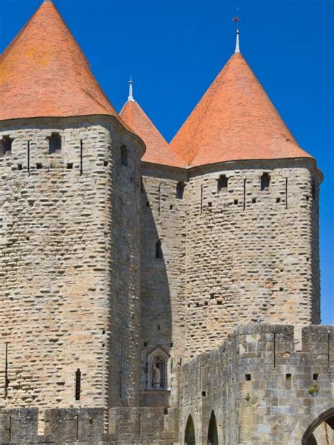 10 Medieval Castles To Visit For Fascinating History And Stunning