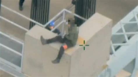 shocking video new york police save suicidal man on top of bridge latest news videos fox news