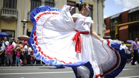 Explore costa rica from the beaches to the volcanoes and the pura vida spirit this little country has so much to offer on your costa rica vacations. Celebración de Independencia de Costa Rica