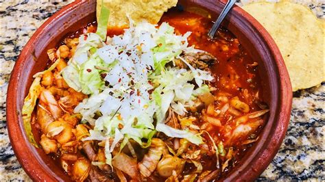 Como Hacer Pozole Rojo Con Patitas De Puerco Estilo Jalisco Youtube