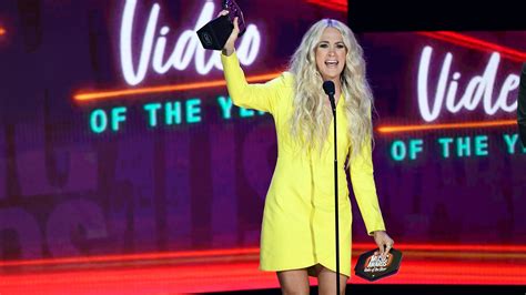 Cmt Awards 2021 Carrie Underwood Taylor Swift And Other Top Moments