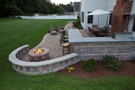 We all know that having a fire pit gives a sober feel to the home. Small Brick Patio Design Ideas On Your Front Yard 14 ...