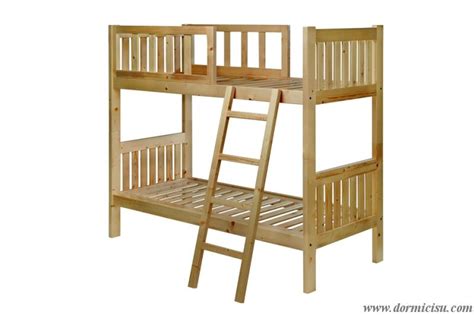 Le pedane dietro il castello hanno una profondità di 45cm, uno spazio studiato per poterci comodamente camminare. Letto a Castello in Legno Massello. - Dormicisu.com