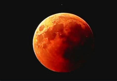 The moon passed through the center of earth's shadow in what was the first central lunar eclipse since 15 june 2011. Chandra Grahan July 2018 LIVE, Lunar Eclipse 2018, Blood ...