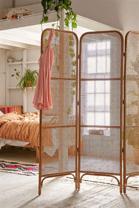 However many modern studio apartments present us with a challenge when it comes to privacy in the bedroom or if you want to make a quiet working area in a. Rattan Screen Room Divider | Decoración de unas ...