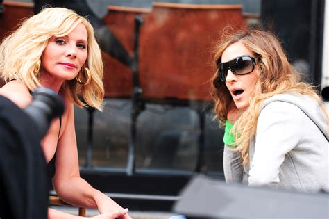 kim cattrall reignites sex and the city feud as she accuses co stars of ‘bullying her for