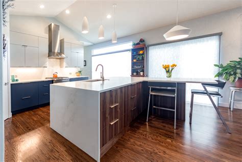 A design element that's decidedly chic and luxurious. modern kitchen white quartz counter waterfall edge - HighCraft