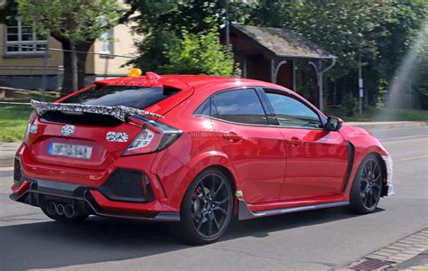 Looking for an ideal 2019 honda civic type r? 2019 Honda Civic Type R Spied in Red, Differs From White ...
