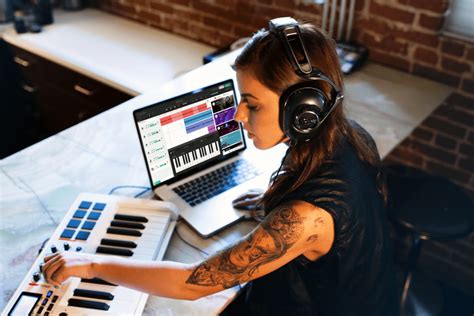 How Technology and Computers Help in Pursuing Music Education? - Themira