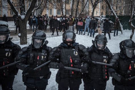 Severe Punishment Awaits Protesters In Russia Kremlin Says The New