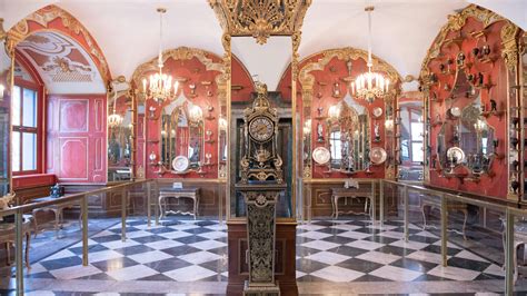 The grünes gewölbe (green vault) enjoys world renown as one of the richest treasure chambers in europe. Festnahmen nach Einbruch im Grünen Gewölbe Dresden ...
