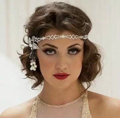 The 1920s only made it different by styling it a bit. Found on Google from pinterest.com | Gatsby hair, Flapper ...