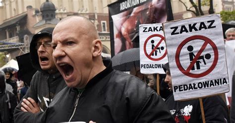 Co Robiły Media W Państwach Totalitarnych - Dlaczego młodym ludziom w Polsce imponuje faszyzm - Noizz