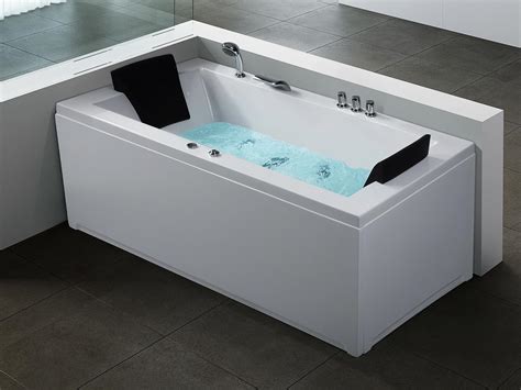 Top Benefits Of The Soaker Tub With Jets