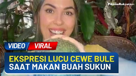 Viral Cewek Bule Mencoba Cicipi Sukun Untuk Pertama Kali Ekspresinya